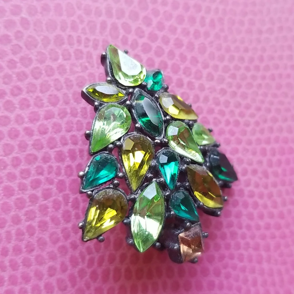 VTG Tiny Xmas Tree Brooch - Picture 2 of 7